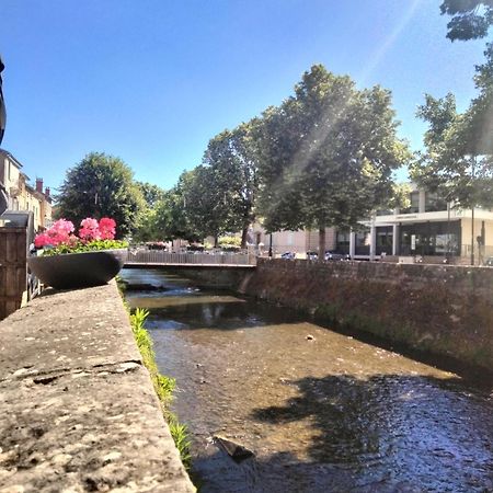 Maison Prestige Le Donjon Des Plaisirs Jacuzzi Montluel Exterior foto